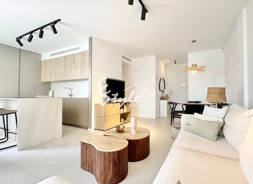 Adosado de esquina reformado en La Veleta – a 200 m del mar en Torrevieja. ID 2783