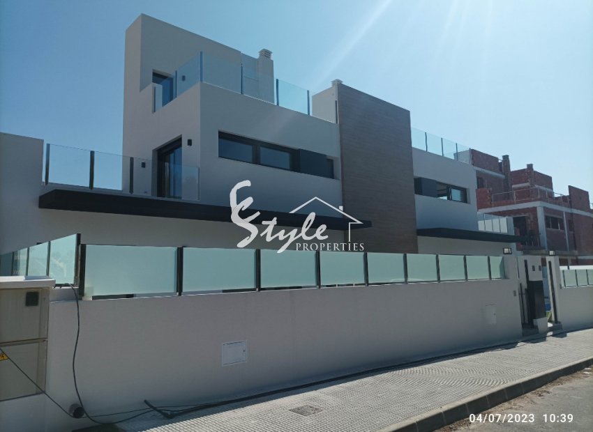 Adosados de nueva construcción en venta en Villamartín, Costa Blanca, España. ON1782