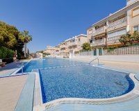 Apartamento de 2 dormitorios en Torrevieja con piscina comunitaria, garaje y trastero. ID 1476