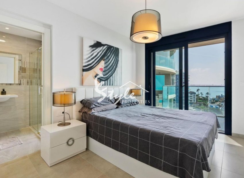 Apartamento de 3 dormitorios en primera línea en venta en Sea Senses, Punta Prima, Costa Blanca. ID2792