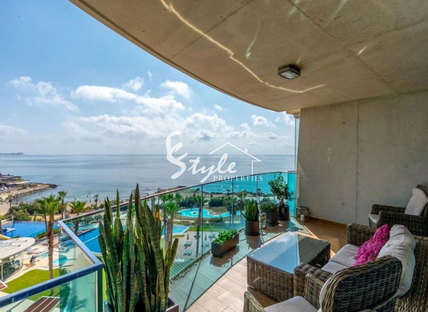 Apartamento de 3 dormitorios en primera línea en venta en Sea Senses, Punta Prima, Costa Blanca. ID2792