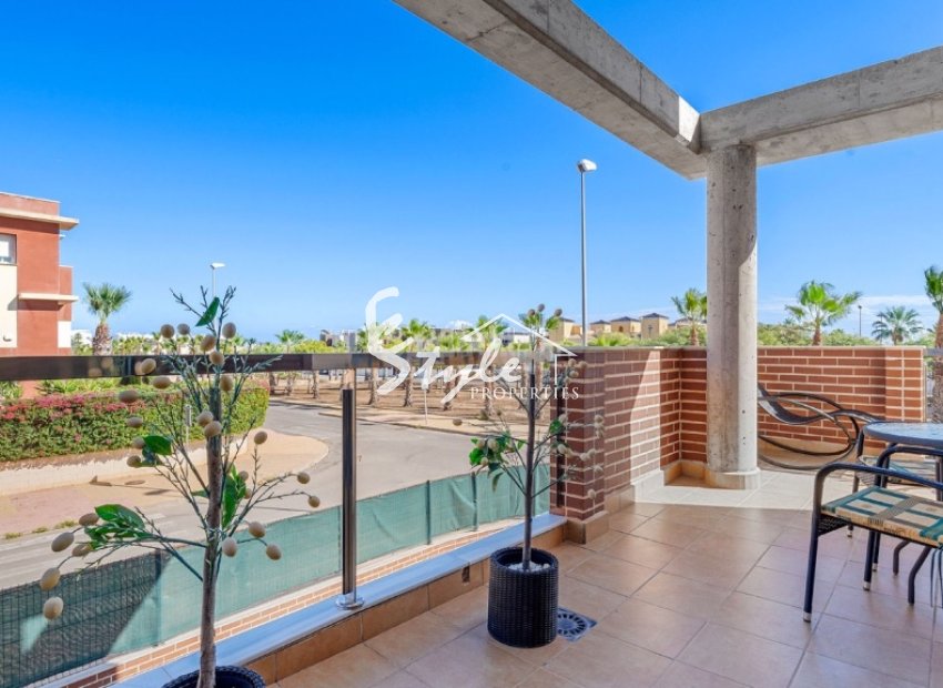 Apartamento dúplex de 3 dormitorios con 2 baños  en Lomas De Cabo Roig. ID2538