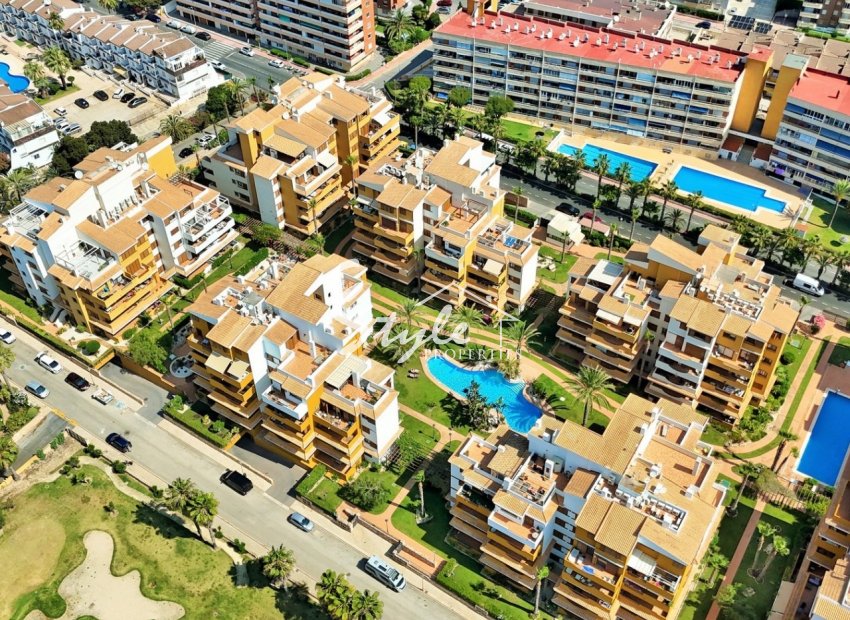 Apartamento en 2ª planta con terraza sur y vistas a piscinas en La Entrada – Punta Prima, Torrevieja, Costa Blanca. ID 3949