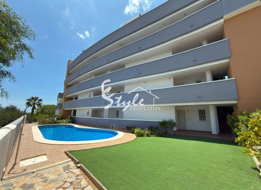 Apartamento en Planta Baja de 2 Dormitorios con Jardín Privado en Venta Cerca de Campoamor Golf – Orihuela Costa. ID1470