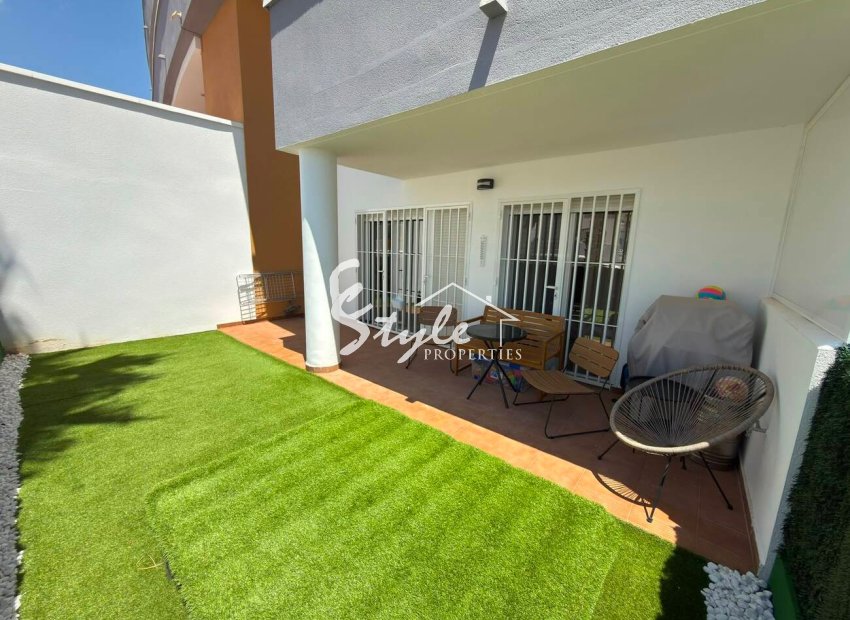 Apartamento en Planta Baja de 2 Dormitorios con Jardín Privado en Venta Cerca de Campoamor Golf – Orihuela Costa. ID1470