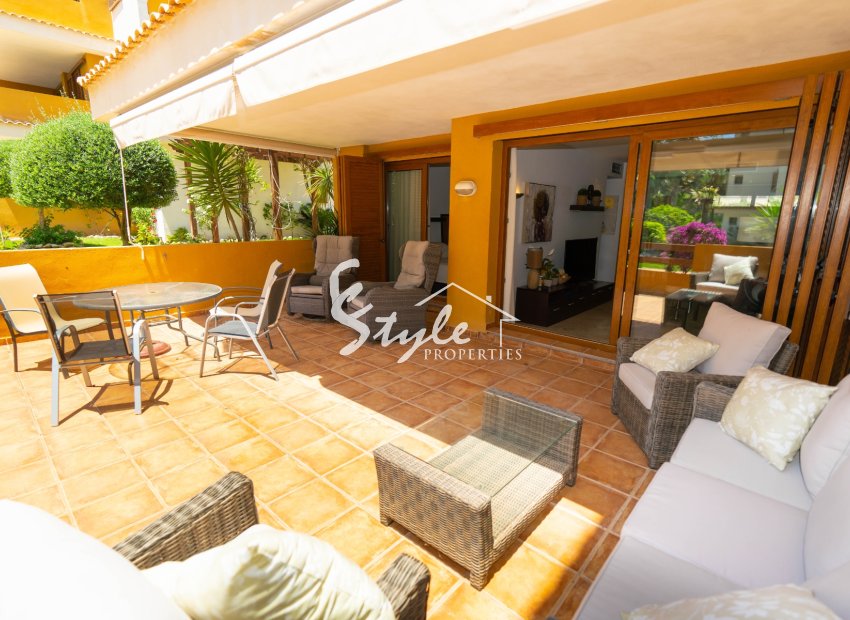 Apartamento en planta baja de 2 dormitorios en La Entrada, Punta Prima | Terraza, piscinas y a pocos minutos del mar. Costa Blanca. ID 3663