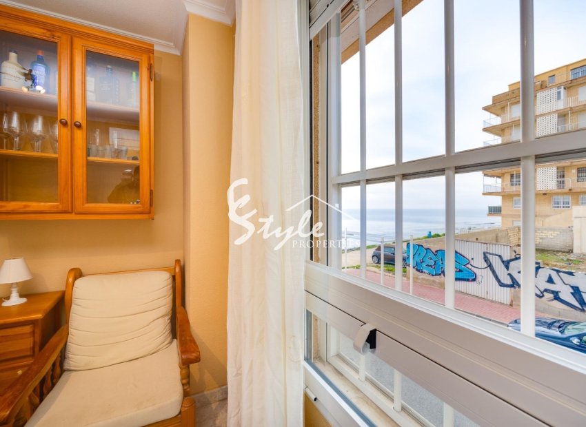 Apartamento en Planta Baja en Primera Línea de Playa en Torrevieja – Vistas al Mar. ID2714