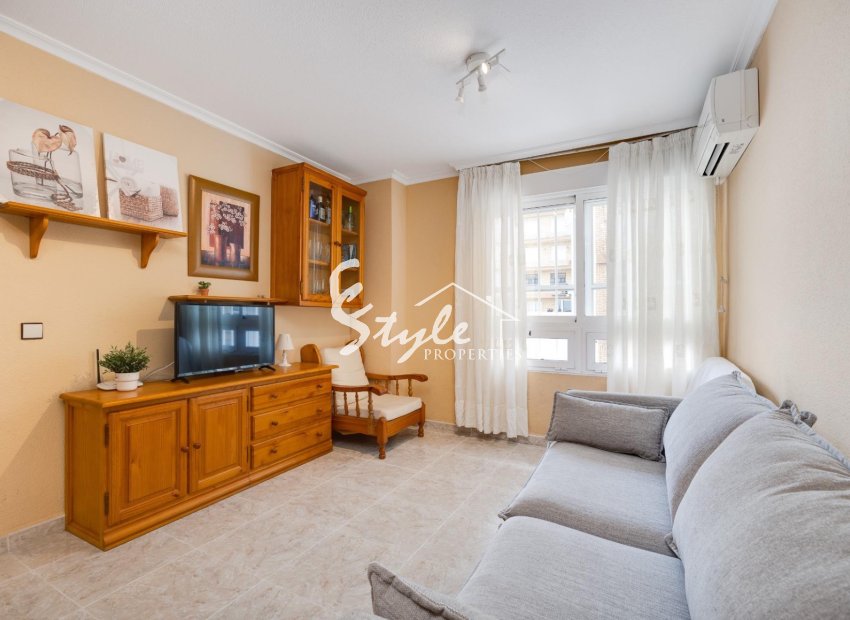 Apartamento en Planta Baja en Primera Línea de Playa en Torrevieja – Vistas al Mar. ID2714