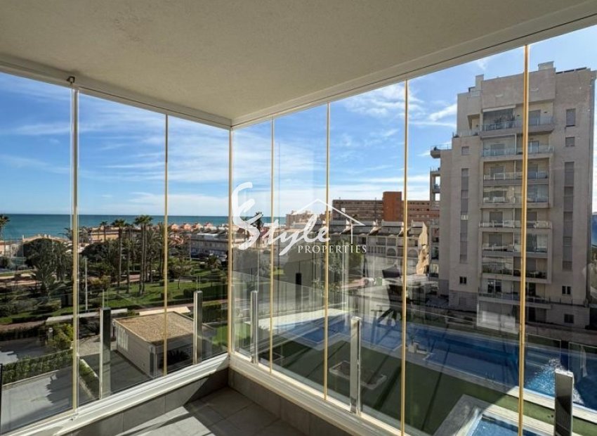 Apartamento en primera línea de mar en  Aqua Nature, La Mata, Torrevieja con vistas directas al mar. ID2756