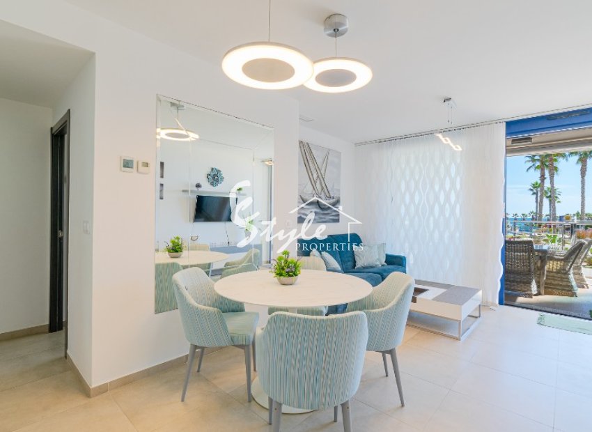 Apartamento en venta en primera línea en Sea Senses, Punta Prima, Costa Blanca. ID1954