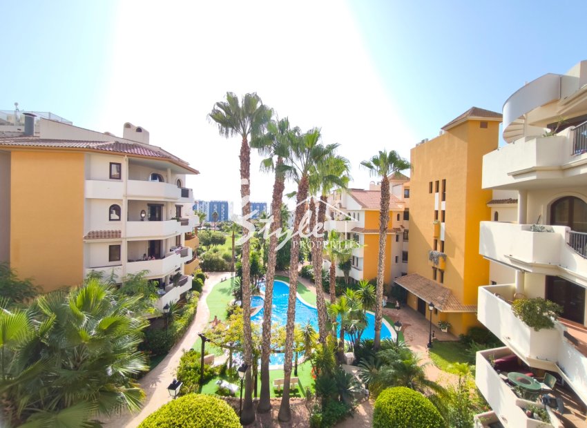 Apartamento en venta en Punta Prima con solárium privado, piscina y garaje. Panorama Park. Costa Blanca. ID 1452