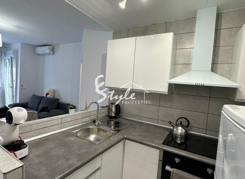 Apartamento moderno con vistas al mar y cerca de la playa en venta en Torrevieja, Costa Blanca, España. ID2433