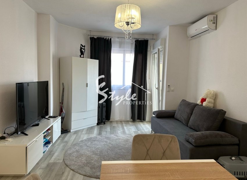 Apartamento moderno con vistas al mar y cerca de la playa en venta en Torrevieja, Costa Blanca, España. ID2433