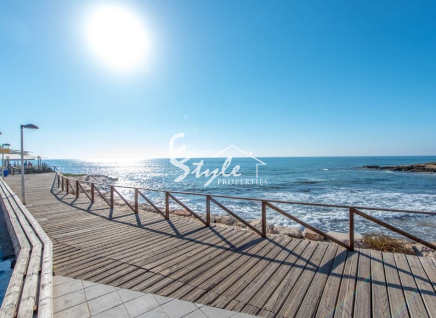 Apartamento para alquiler a corto plazo en comunidad cerrada ¨Parque Recoleta¨ en Punta Prima, Orihuela Costa, Costa Blanca, España. ID103