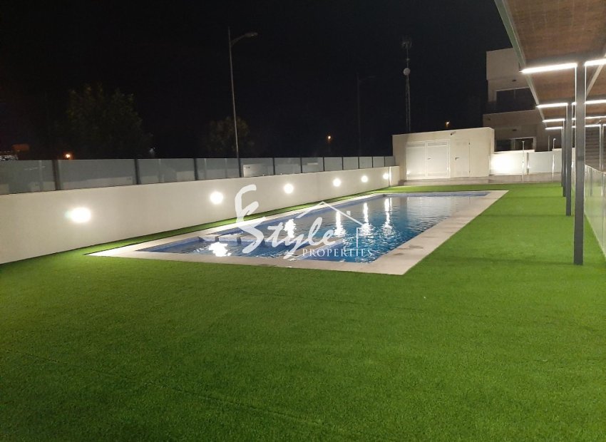 Apartamentos de obra nueva en Pilar de La Horadada, Costa Blanca, España. ON1512_A