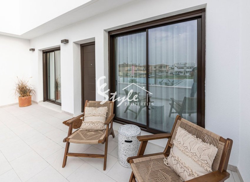 Apartamentos de obra nueva en venta en Pilar de la Horadada, Costa Blanca, España.ON1479_A