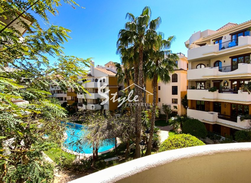 Apartamentos en alquiler cerca del mar en Panorama Park, Punta Prima, Costa Blanca. ID095