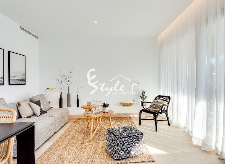 Апартаменты с двумя спальнями на продажу в новом жилом комплексе в Торревьехе, юг Коста Бланка, Испания