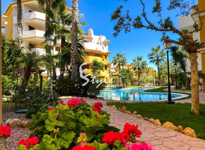 Apartments for rent near the sea in Panorama Park, Punta Prima, Costa Blanca. ID095