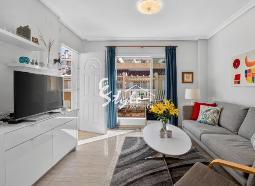 Ático soleado en venta en la urbanización privada de Zenia Mar, Playa Flamenca, Orihuela Costa, España. ID2341