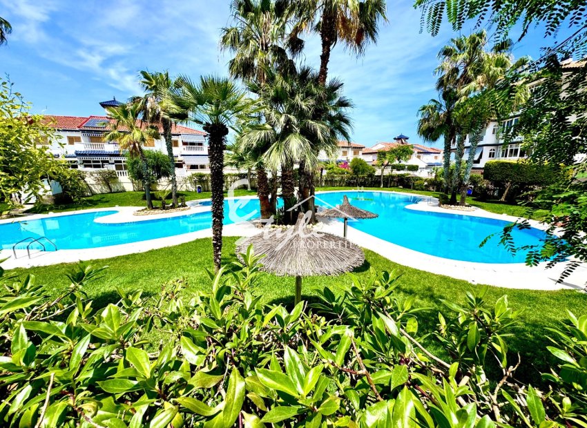 Bungalow Dúplex Reformado en Venta en Parquemar III – 2 Dormitorios, Jardín Privado y Placas Solares. ID2297