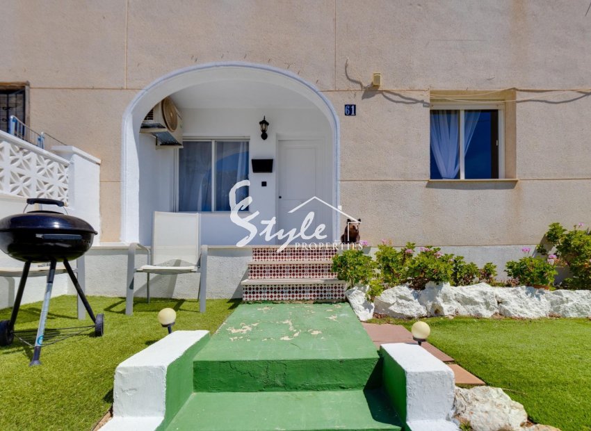 Bungalow en planta baja en venta en Lago Jardín II, Torrevieja | Esquina y orientación sur. ID1463