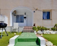 Bungalow en planta baja en venta en Lago Jardín II, Torrevieja | Esquina y orientación sur. ID1463