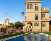 Buy 5 beds Chalet in La Florida close to the sea. ID 6155