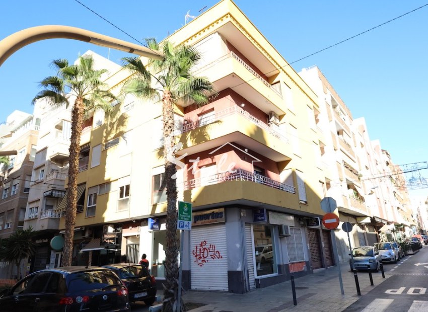 Buy apartment on the beach in Playa Central, Torrevieja, Costa Blanca. ID: 6278 
