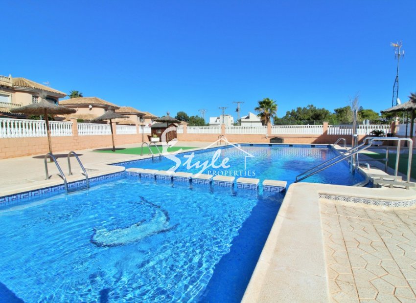 Buy bungalow in Costa Blanca close to sea in Punta Prima. 4013
