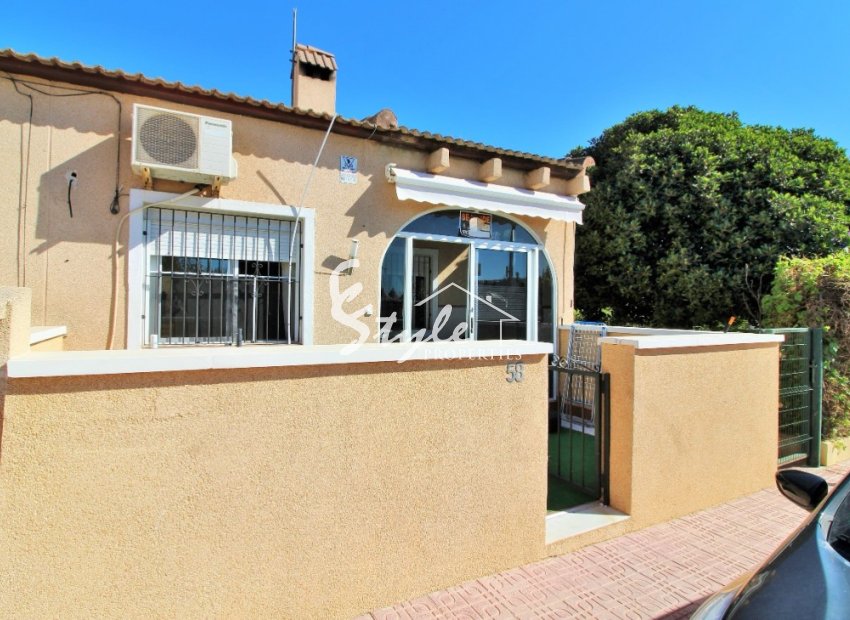 Buy bungalow in Costa Blanca close to sea in Punta Prima. ID 4013