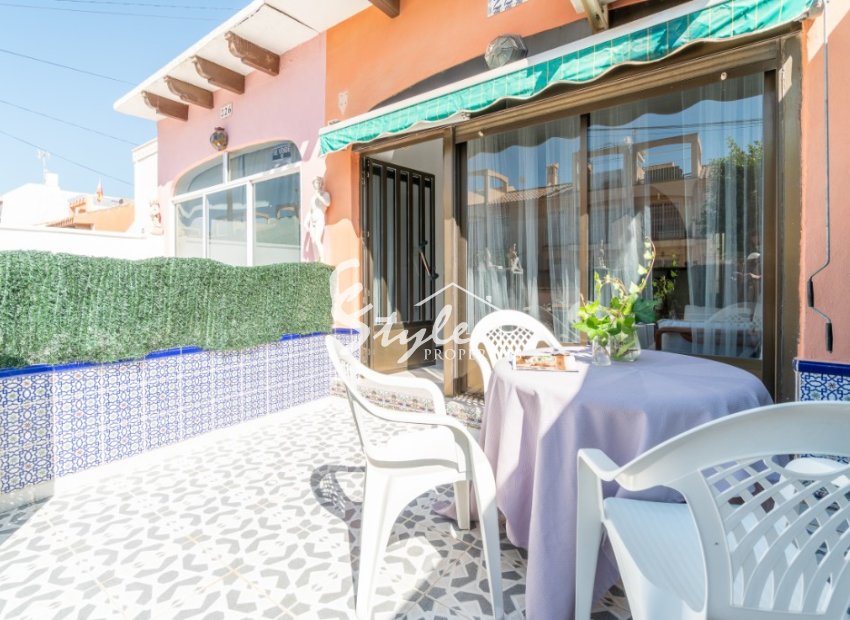 Buy bungalow with pool close to the sea in Playa Flamenca, Orihuela Costa. ID: 4018