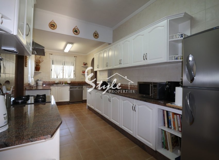 Buy country house with pool and garden in Catral Costa, Blanca . ID 4521