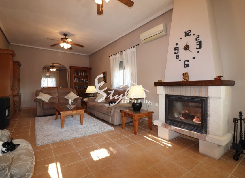 Buy country house with pool and garden in Catral Costa, Blanca . ID 4521