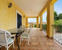 Buy country villa on a large plot in Almoradi, Costa Blanca. ID: 6116