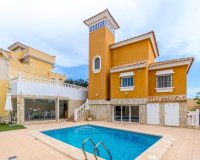Buy independent chalet with pool and garden in Villamartin close to golf course. ID 6153