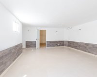 Buy independent chalet with pool and garden in Villamartin close to golf course. ID 6305