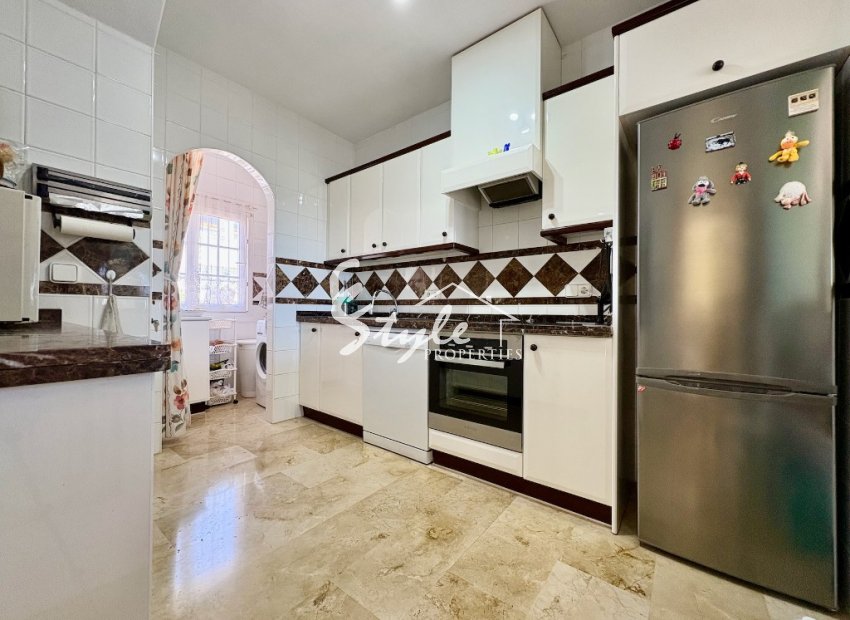 Buy independent chalet with pool and garden in Villamartin close to golf course. ID 6339