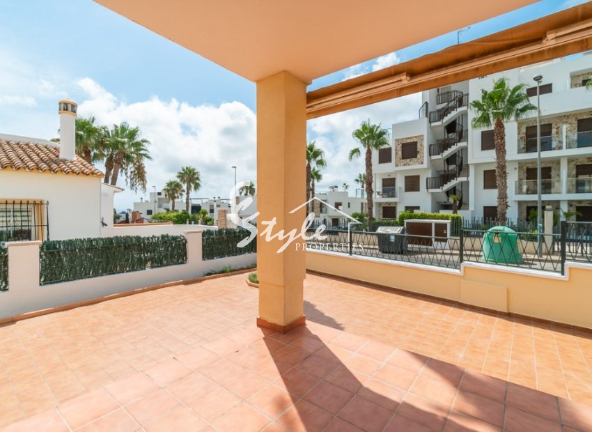 Buy independent chalet with pool and garden in Villamartin close to golf course. ID ST-6345