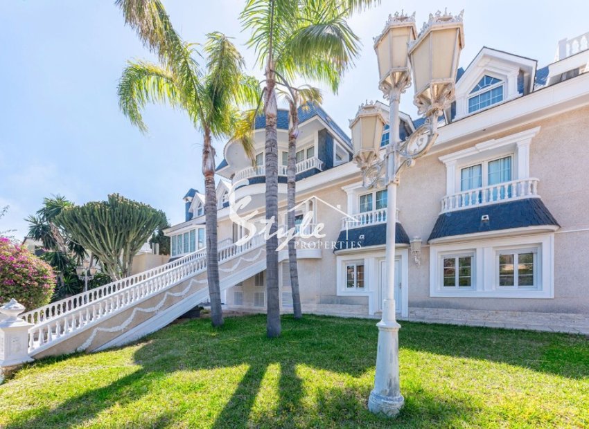 Buy independent luxury villa with lovely garden areas and pool San Juan Playa, Alicante, Costa Blanca. ID: 6316