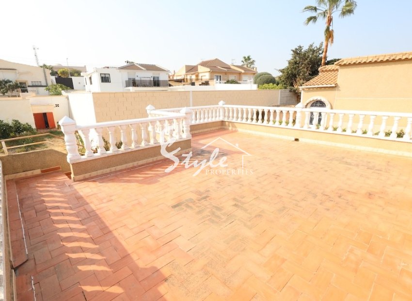 Buy independent villa with lovely garden areas and pool Los Balcones, Torrevieja, Costa Blanca. ID: 6294