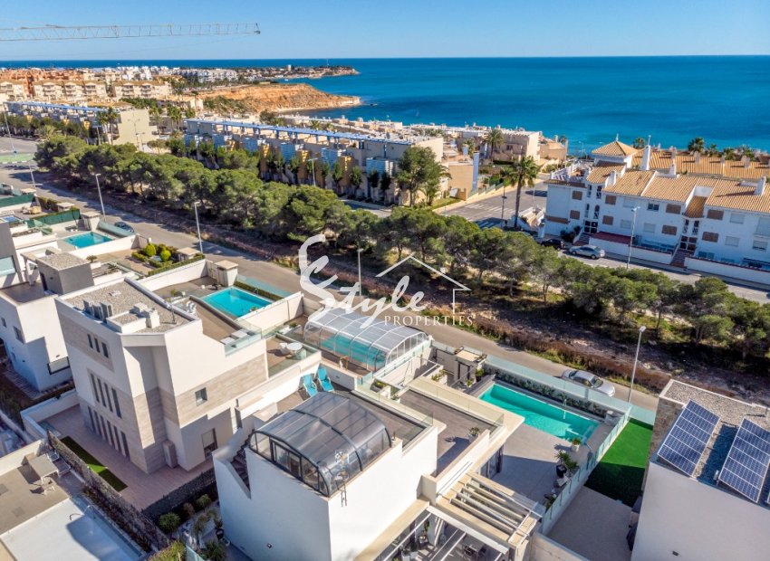 Buy Newly villa in Dehesa de Campoamor close to sea. ID 4285