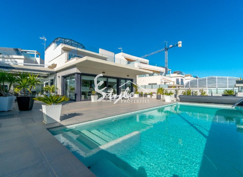 Buy Newly villa in Dehesa de Campoamor close to sea. ID 4285