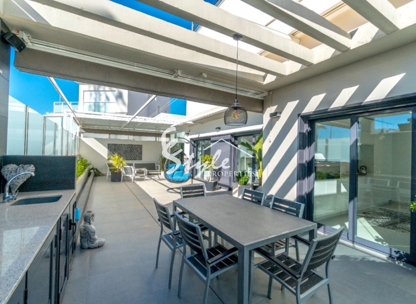 Buy Newly villa in Dehesa de Campoamor close to sea. ID 4285