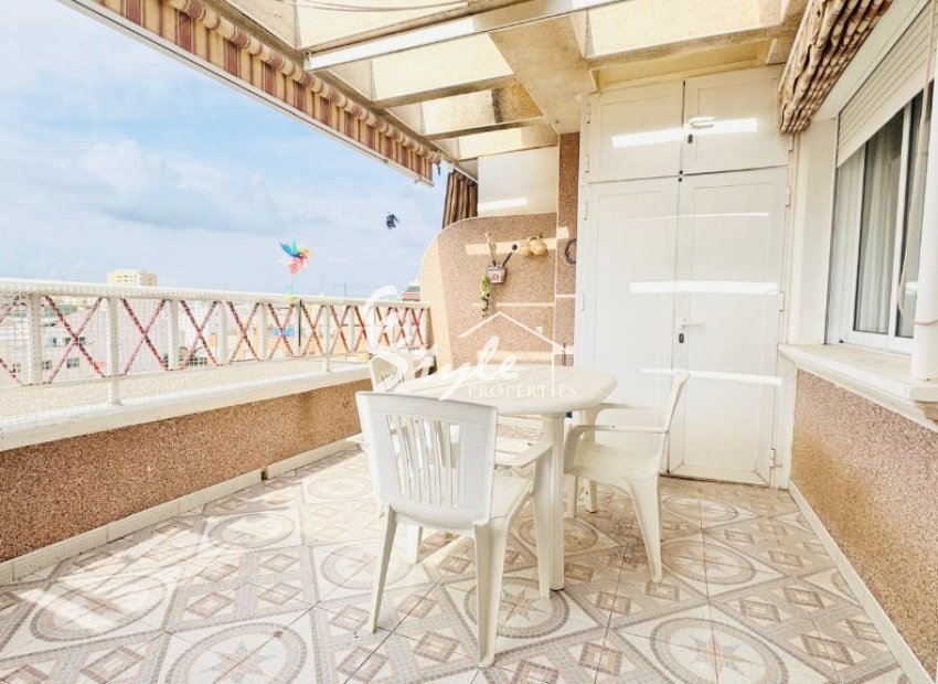 Buy penthouse apartment in Costa Blanca steps from the sea and beach in Torrevieja, Playas del Cura y Los Locos. ID: ST-6344