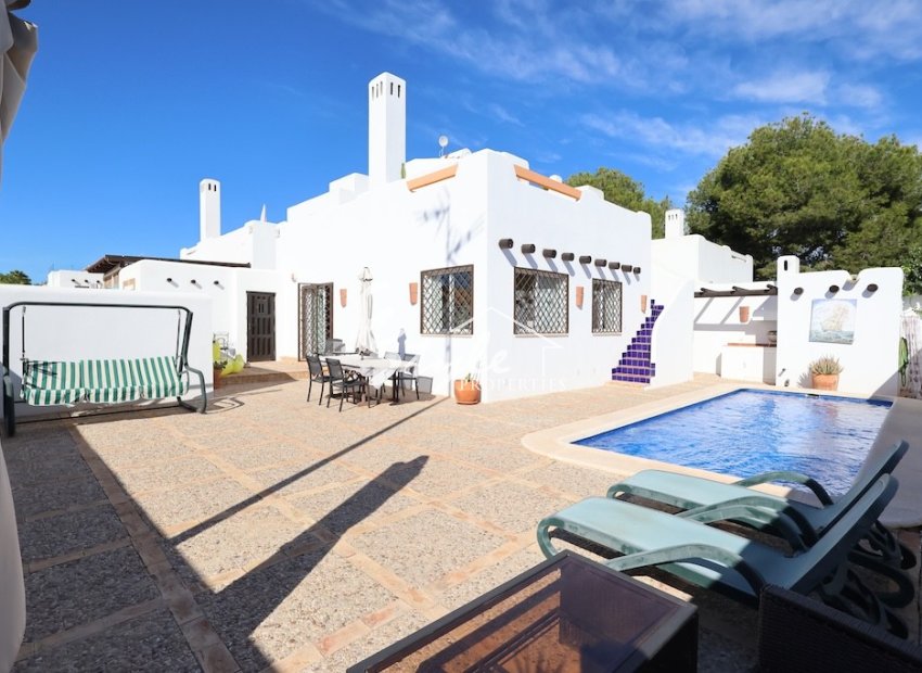 Buy townhouse in Lomas de Campoamor close to sea. ID ST-6357