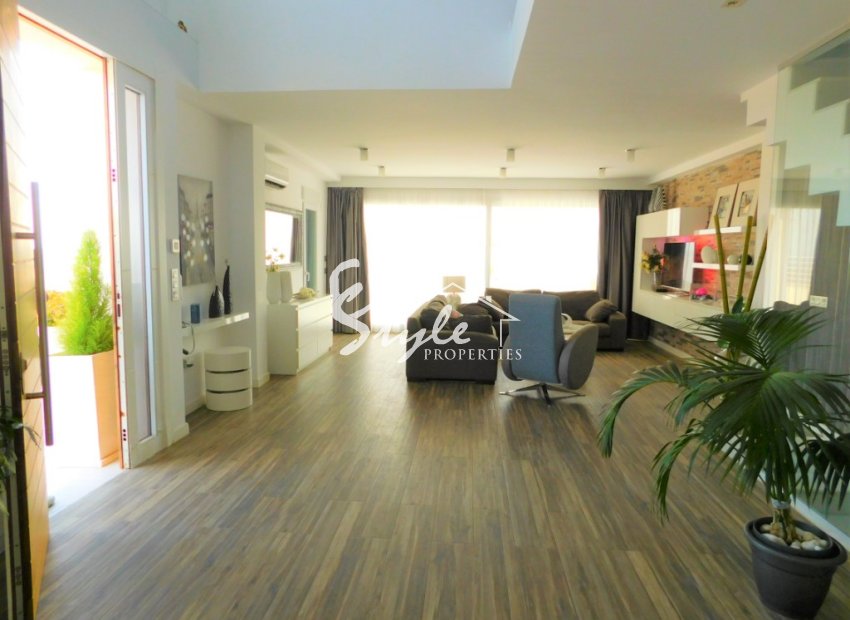 Buy villa in Costa Blanca beach, and with sea views in Guardamar del Segura, Costa Blanca. ID: 4114