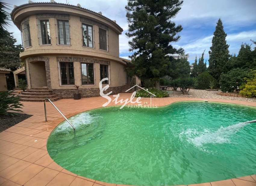 Buy Villa in Costa Blanca close to sea in Ciudad Quesada. ID: 4973