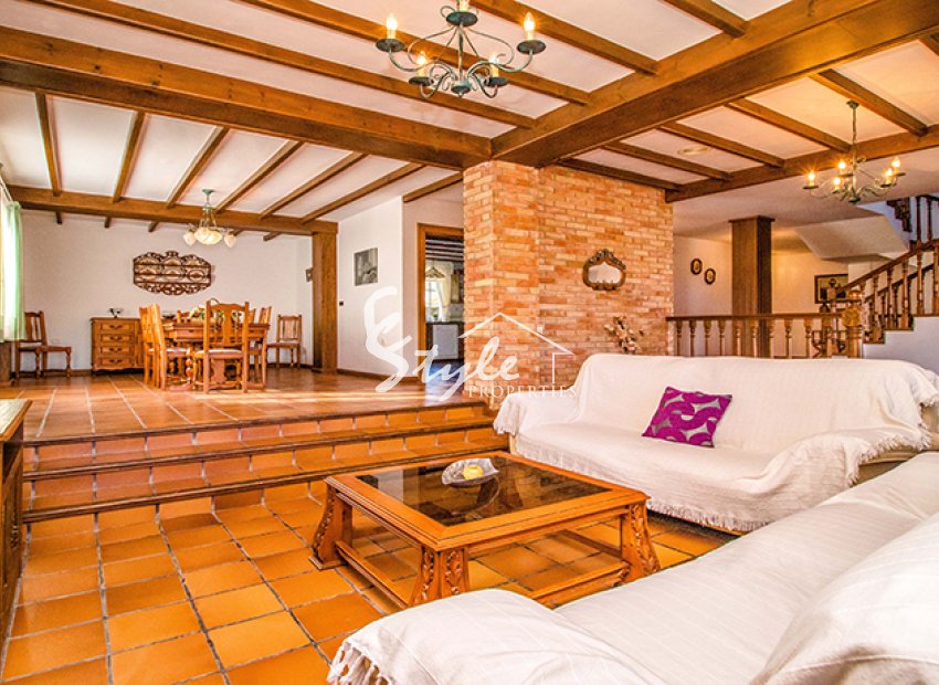 Buy villa in Mil Palmeras close to the beach. ID 4449