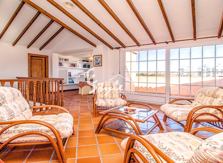 Buy villa in Mil Palmeras close to the beach. ID 4449